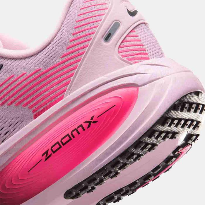Up close, rear view of the Men's Nike Vomero 18.