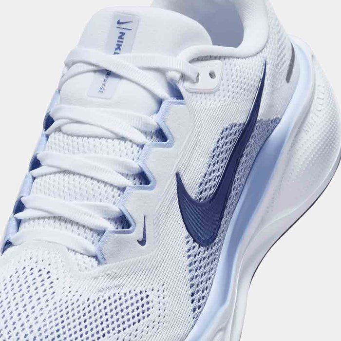 Up close, front view of the Women's Nike Pegasus 41.
