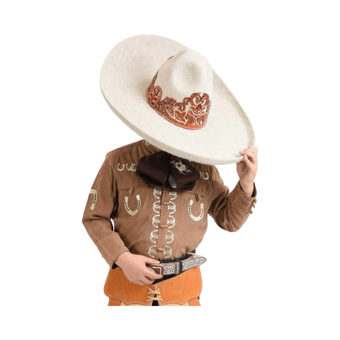 Camisa charra para niño color beige con detalles blancos, ropa tradicional mexicana infantil para trajes charros y celebraciones.