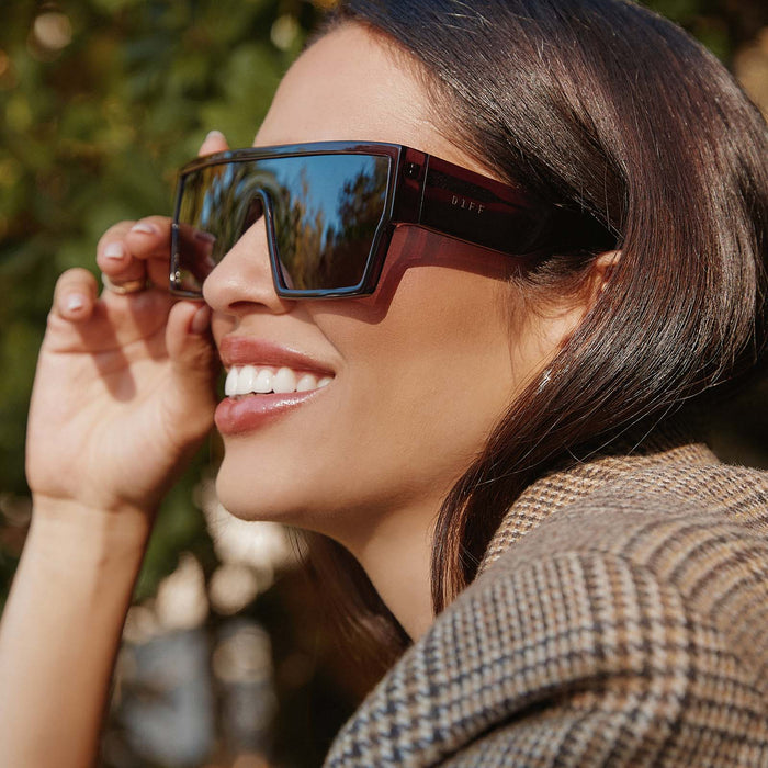 on model - female wearing diff eyewear electra shield sunglasses aubergine & silver flash side view