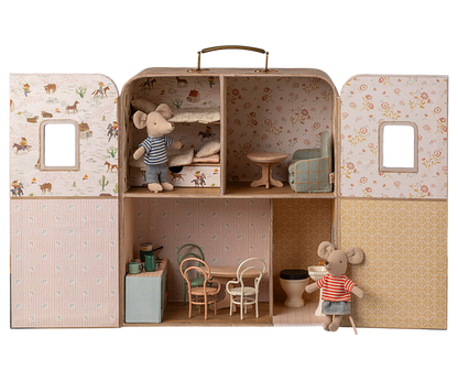 Maileg – SuitCasa - Little Sister & Brother House - Mabel & Fox