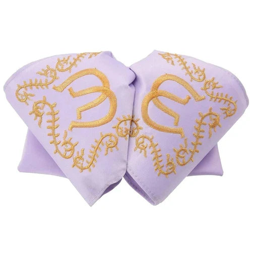 Moño Charro White Diamond color lily con bordado dorado