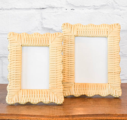 Scalloped Edge Wicker Picture Frame