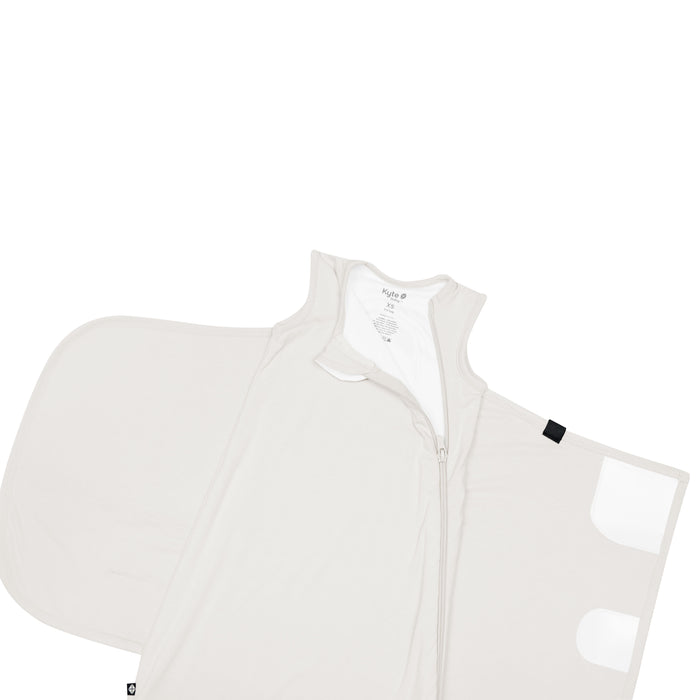 Zipper garage on Sleep Bag Swaddler in Oat 0.5 TOG