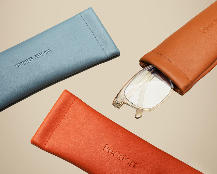 lifestyle-Lagoon ::Slim Sac Eyewear case blue 1