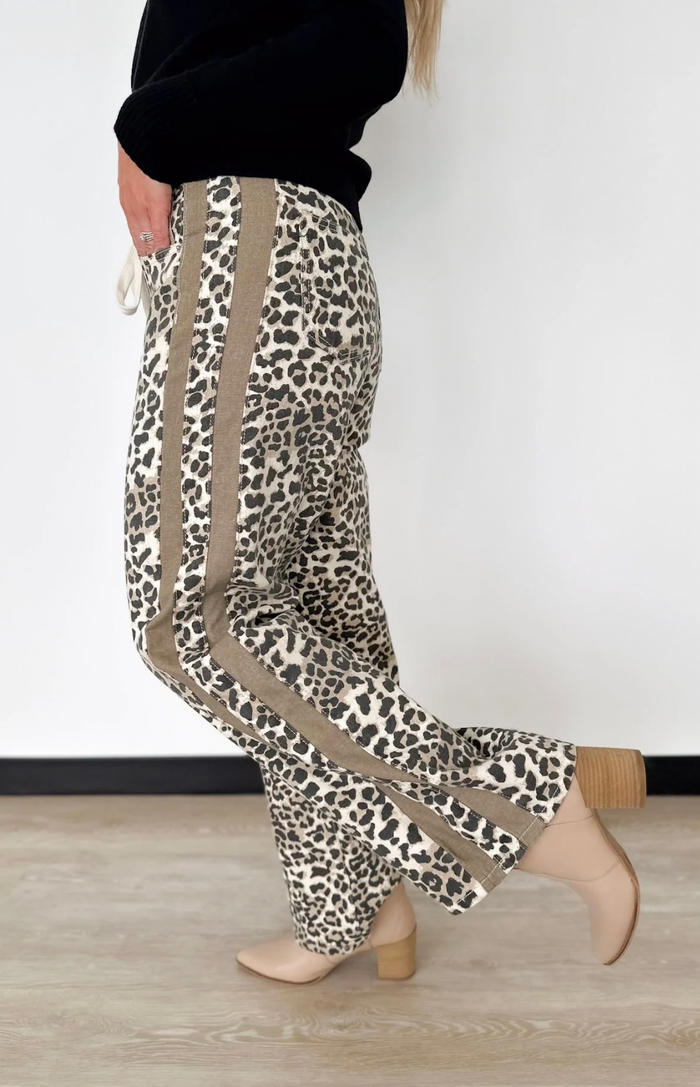 Sophie Contrast Slouchy Straight Leg Leopard Jeans