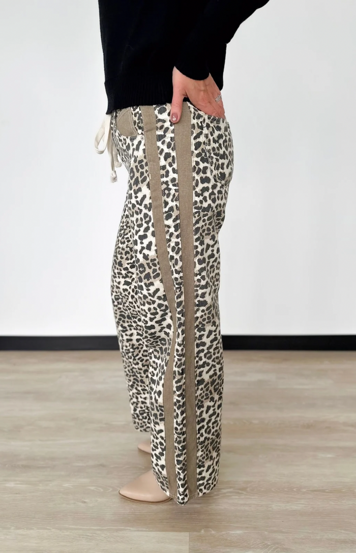 Sophie Contrast Slouchy Straight Leg Leopard Jeans