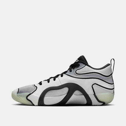 Side medial view of the Tatum 3 "Sidewalk Chalk".