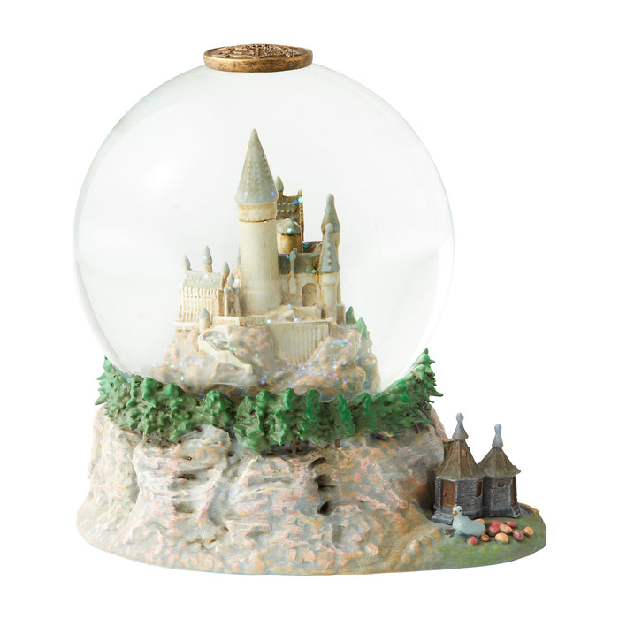 Wizarding World of Harry Potter | Hogwarts Castle w/ Hagrid Hut | Waterball