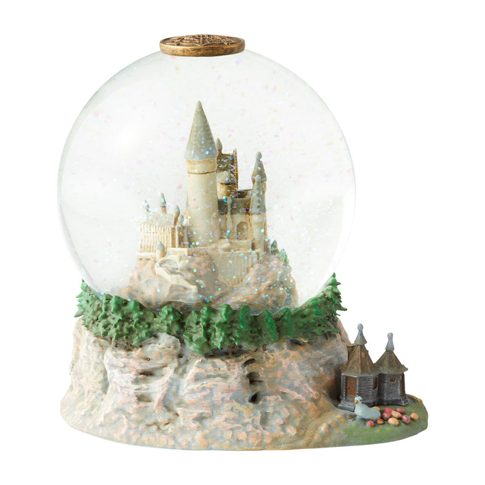 Wizarding World of Harry Potter | Hogwarts Castle w/ Hagrid Hut | Waterball