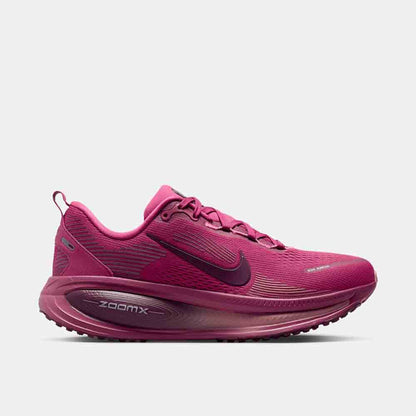 Side view of the Women's Nike Vomero 18.
