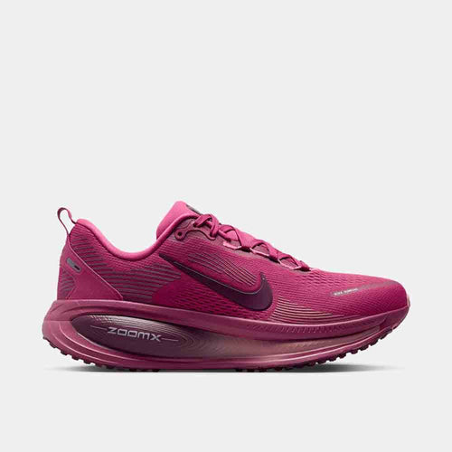 Side view of the Women's Nike Vomero 18.