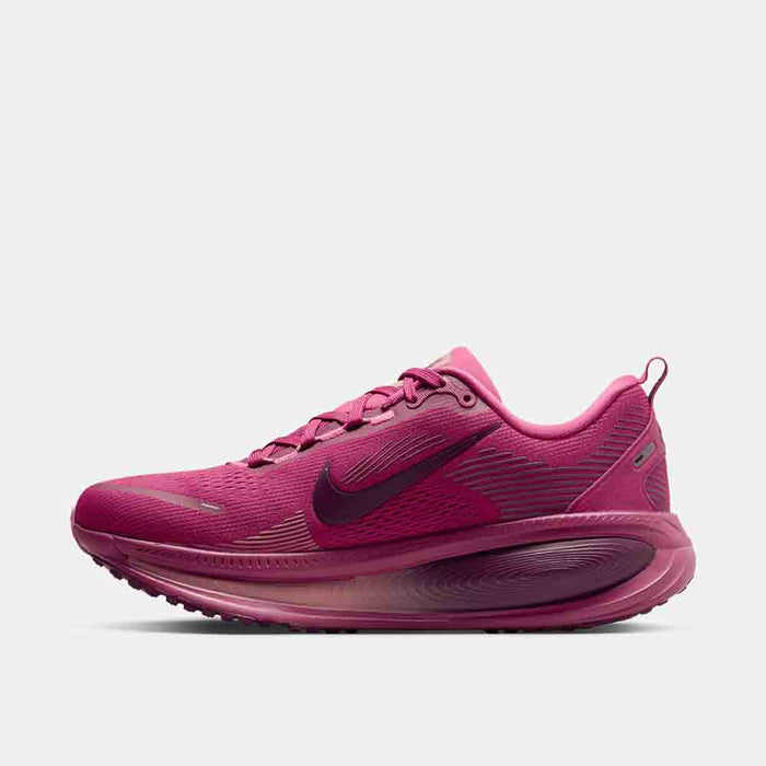Side medial view of the Women's Nike Vomero 18.